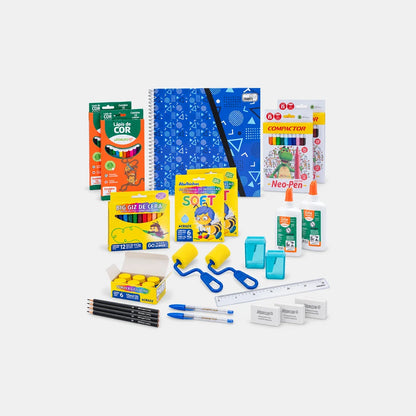 KIT Pequeno Artista: caderno de desenho, giz de cera, lápis de cor, massinha, tinta guache, cola, rolinhos e itens de escrita